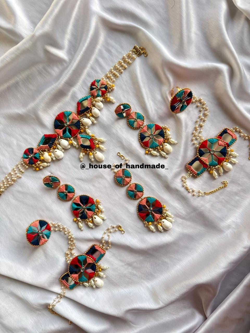1 Traditional Haldi and Mehendi Jewelry Set for Bride Traditional Haldi and Mehendi Jewelry Set for Bride