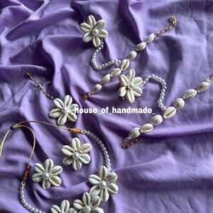 Handmade Shell Pearl Jewelry Set – White Floral Design