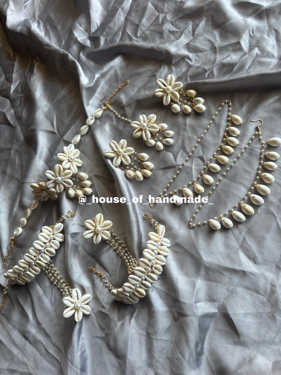 6 7 Handmade White Shell Jewelry Set – Floral & Dangling Design Handmade White Shell Jewelry Set – Floral & Dangling Design